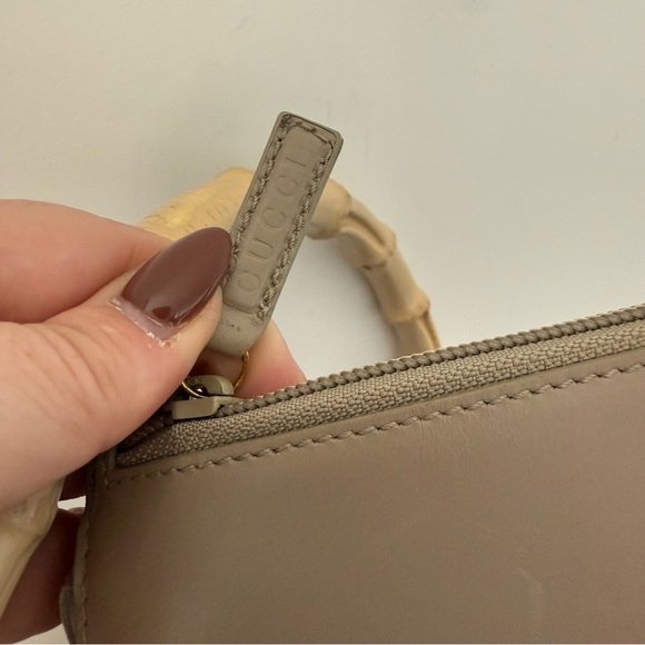 Vintage Gucci taupe grey leather bamboo handle tote bag with matching pouch - Picture 7 of 16
